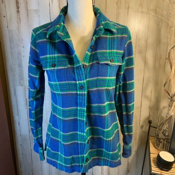 Patagonia organic cotton flannel button down. Size 2 - Picture 1 of 5